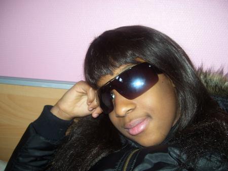 Choupinette qui tape des poses de star
